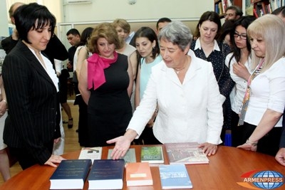 Austrian First Lady got acquainted with Austrian library in Yerevan 