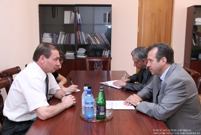 Արտակ Դավթյանը Բելառուսի դեսպանի հետ քննարկել է խորհրդարանների միջեւ կապերի աշխուժացման հարցերը