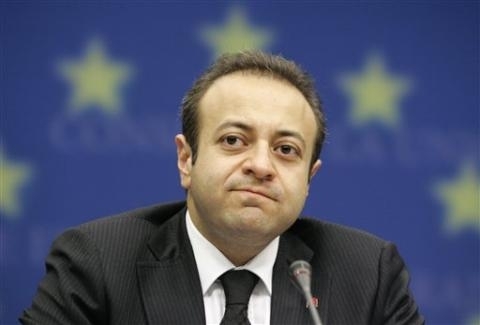 Turkish minister once again threatened Hollande 