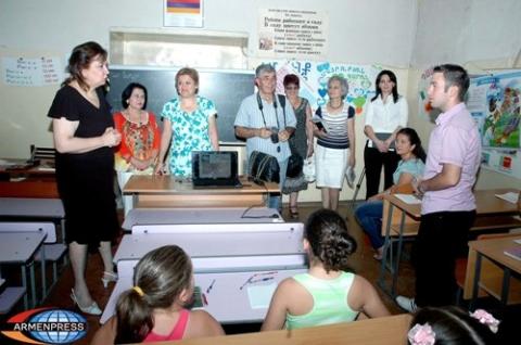 Hranush Hakobyan visited Syrian Armenians studying eastern Armenian 