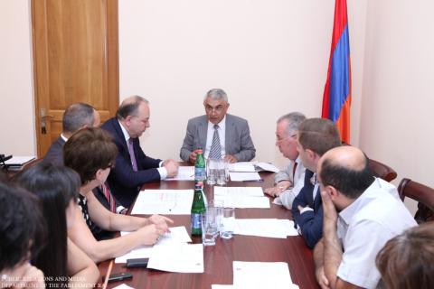 ԱԺ-ում քննարկվել են առոջղապահական օրինագծերի նիստերի հերթական ընթերցմանը ներկայացնելու հարցը