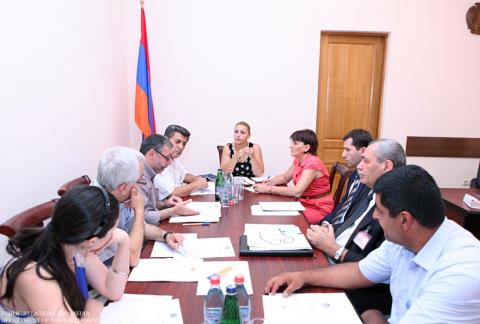 Կանանց եւ տղամարդկանց հավասար իրավունքների մասին օրինագծի քննարկումը հետաձգվել է մեկ տարով 