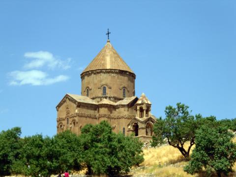 Վանի Սուրբ Խաչ եկեղեցին պատրաստ է պատարագի
