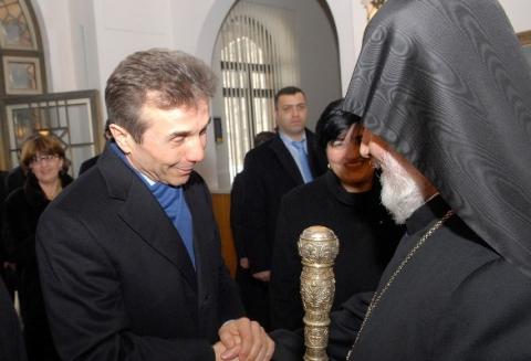 По просьбе Католикоса Всех Армян, Иванишвили поручил организовать преподавание «Истории Армении» в армянских школах Грузии