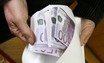Corruption may cost the EU €120 billion a year