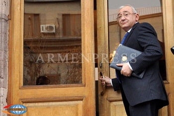 Tigran Mukuchyan finds that Andrias Ghukasyan's tables prove transparent work of CEC
