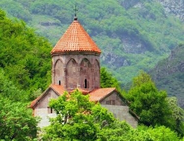 В Капане проводится фотовыставка историко-архитектурных памятников Сюникской области Армении