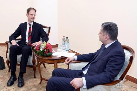 Armenia's PM hosted Ambassador of Switzerland