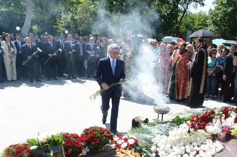 Serzh Sargsyan paid tribute to memory of Andranik Margaryan