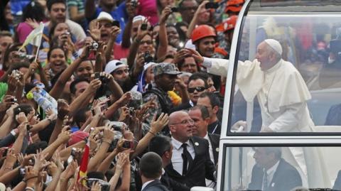 Brazil crowds greet Pope Francis in Rio de Janeiro
