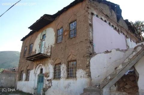 Destruction of Armenian houses in Muş partially suspended
