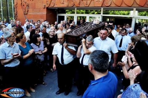 Armenian society bids last farewell to Azat Gasparyan