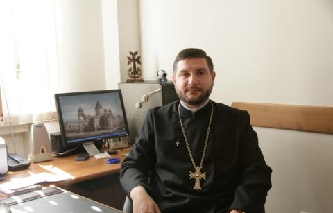 Связывать случаи расстрижения с именем Гарегина Второго – абсурд