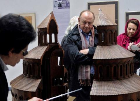 Janusz Wiśniewski to write a book on Armenia
