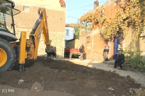 Turkey destroys Armenian houses hopeful to find gold