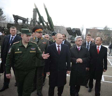 Armenian and Russian Presidents visit Russian military base in Gyumri