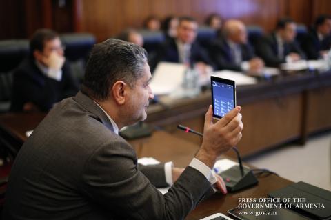 Armenia's PM receives first tablet made in Armenia