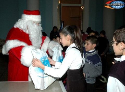 Յուրաքանչյուրը կարող է դառնալ բարի Ձմեռ պապ սահմանամերձ գյուղերի երեխաների համար