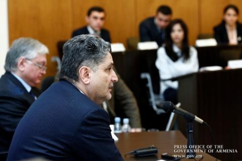 Armenia’s Prime Minister gives lecture at Diplomatic School of FAM