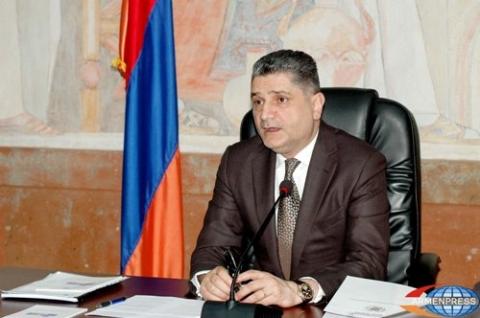 Վարչապետը խոստացավ առավել ուշադիր լինել մայրենի լեզվի նկատմամբ