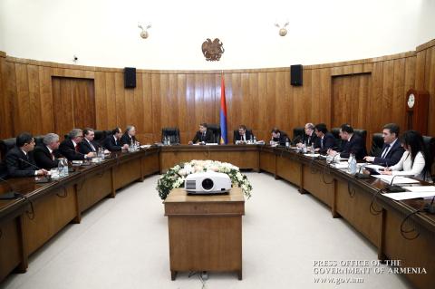 Премьер-министр Армении поручил руководителям 11 ведомств устранить зафиксированные в 2013 году упущения 