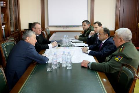 Министр обороны Армении принял генсека ОДКБ