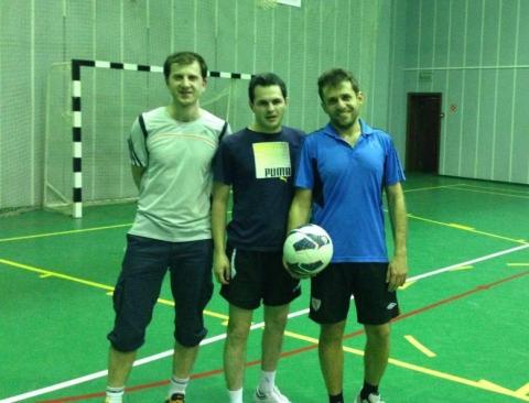 Aronian plays football on Candidates Tournament’s rest day