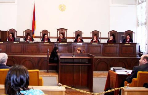 КС возобновил судебное заседание по делу о конституционности статей закона «О накопительных пенсиях»