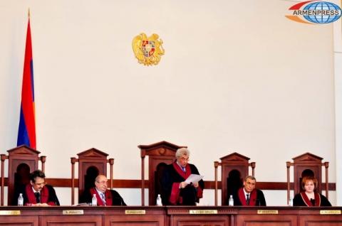 До 30 сентября накопительные пенсионные выплаты остаются обязательными – член КС