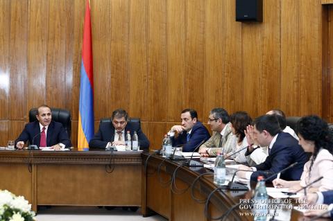 Hovik Abrahamyan receives Byuzand street residents
