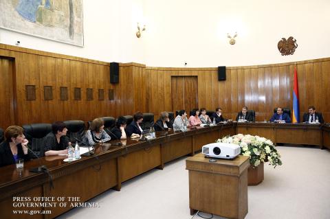 Armenia’s PM receives Firdus district residents