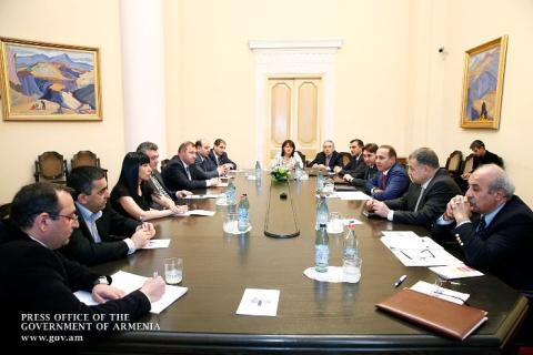 Премьер-министр Армении обсудил с представителями фракций НС вопросы пенсионных реформ