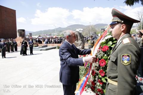 Karabakh top officials pay tribute to Armenian Genocide victims memory
