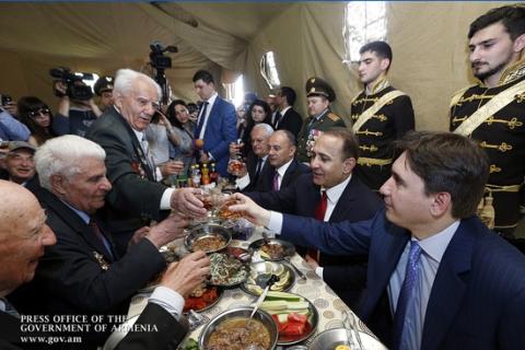 Վարչապետը մասնակցել է վետերանների համար կազմակերպված զինվորական վրանային ճաշին
