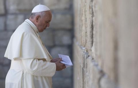 Pope Francis in Jerusalem's Yad Vashem memorial paid tribute to Holocaust victims
