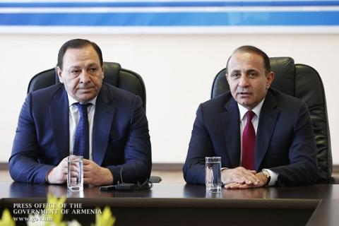Премьер-министр Армении представил аппарату Государственного комитета кадастра недвижимости новоназначенного председателя комитета