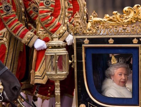 British Queen’s new coach made from Sir Isaac Newton's apple tree