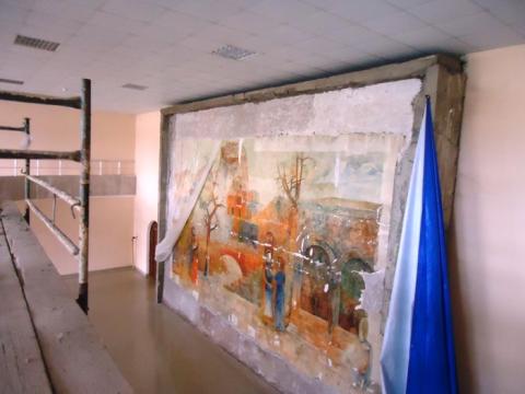 Реставрируется фреска Минаса Аветисяна «Армения»