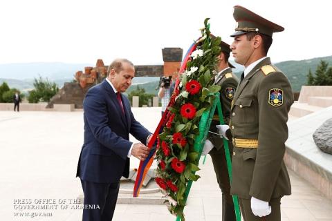 Премьер-министр Армении отдал дань уважения неугасимой памяти героев, погибших в Великой Отечественной войне и в борьбе за свободу Арцаха