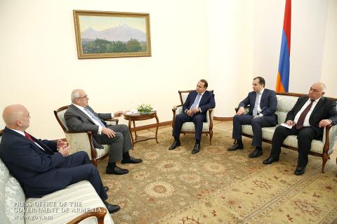 Премьер-министр Армении принял президента Армянского всеобщего благотворительного союза