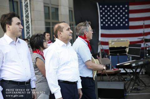 Премьер-министр Армении поздравил народ США с Днем независимости