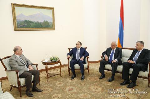 Премьер-министр Армении принял ливанского министра армянского происхождения