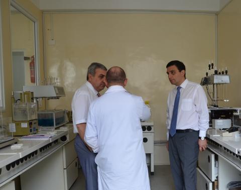 Արմեն Մուրադյանն այցելել է առողջապահության նախարարության  կազմակերպություններ