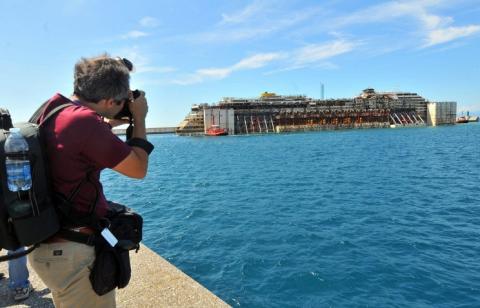 В порту Генуи открыт туристический маршрут к лайнеру Costa Concordia
