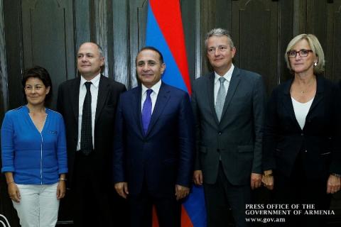 Премьер-министр  Армении принял делегацию французского парламента
