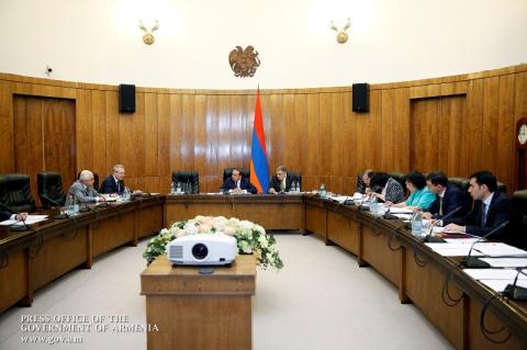 На совещании у премьера  РА  началось обсуждение предварительного варианта  проекта бюджета-2015