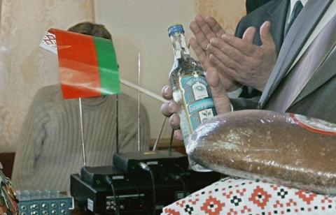 Правительство РФ намерено ограничить возможность ввоза алкоголя из Белоруссии и Казахстана