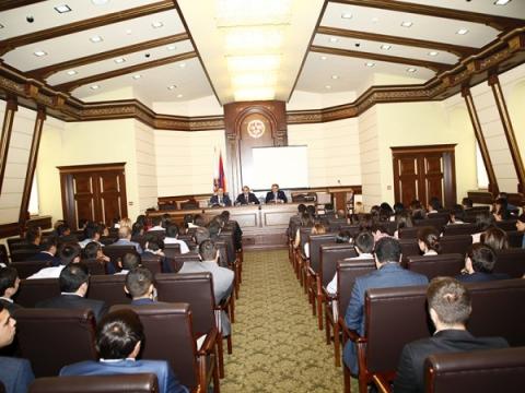 Վարչապետը հանդիպել է ՀՀԿ ԵԿ Երևանի տարածքային և մարզային  կառույցների ղեկավարներին