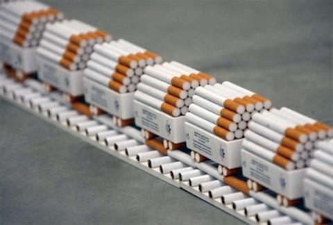 Во Франции все марки сигарет предложили продавать в одинаковых пачках