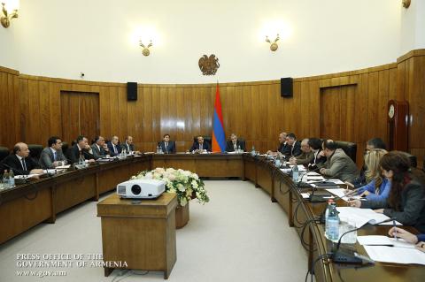 В правительстве обсудили законодательные реформы налоговой сферы